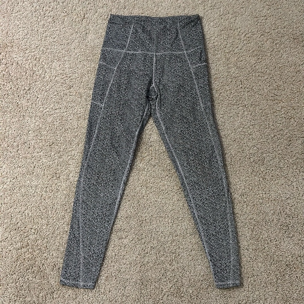 Women’s high-rise legging. Size medium.